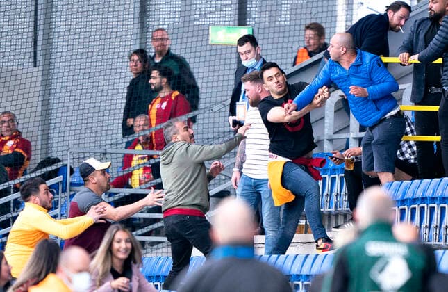 Fight shortly before the start of the Europa League qualifier between Randers FC and Galatasaray at Cepheus Park in Randers, Thursday 19 August 2021, Randers Jylland Denmark  Copyright: HenningxBagger HenningxBaggerx COP101 spdk20210819-200004-L