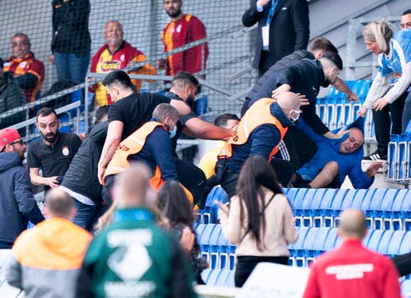 Fight shortly before the start of the Europa League qualifier between Randers FC and Galatasaray at Cepheus Park in Randers, Thursday 19 August 2021, Randers Jylland Denmark  Copyright: HenningxBagger HenningxBaggerx COP101 spdk20210819-200158-L