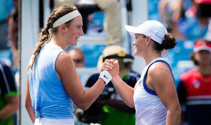Mandatory Credit: Photo by Rob Prange Shutterstock (12324303au) Victoria Azarenka of Belarus & Ashleigh Barty of Australia in action during the third round at the 2021 Western & Southern Open WTA, Tennis Damen 1000 tennis tournament Western & Southern Open Day Six, Tennis, Cincinnati, USA, 19 Aug 2021 Western & Southern Open Day Six, Tennis, Cincinnati, USA, 19 Aug 2021  Copyright: xRobxPrange Shutterstockx 12324303au