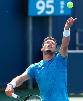 Pablo Carreno Busta of Spain serves against Hubert Hurkacz of Poland, during the third round of the Cincinnati Masters, at the Linder Tennis Center, in Mason, Ohio, US, 19 August 2021. Masters de Cincinnati !ACHTUNG: NUR REDAKTIONELLE NUTZUNG!  Copyright: xMARKxLYONSx AME9813 20210819-0341dd9071de73ffc3dbb4c1e222ca9fbd2223c7