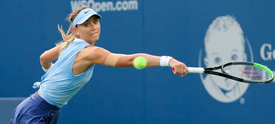 Paula Badosa of Spain returns the ball to Elena Rybakina of Kazakhstan during the third round of the Western and Southern Open at the Linder Tennis Center in Mason, Ohio, USA, 19 August 2021. EFE Mark Lyons Cincinnati Masters: Badosa - Rybakina !ACHTUNG: NUR REDAKTIONELLE NUTZUNG!  Copyright: xMARKxLYONSx AME9841 20210820-96f9269fe7dcfc5c9d776c7358be7e2dfc7d9be1