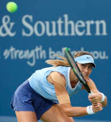Paula Badosa of Spain returns the ball to Elena Rybakina of Kazakhstan during the third round of the Western and Southern Open at the Linder Tennis Center in Mason, Ohio, USA, 19 August 2021. EFE Mark Lyons Cincinnati Masters: Badosa - Rybakina !ACHTUNG: NUR REDAKTIONELLE NUTZUNG!  Copyright: xMARKxLYONSx AME9843 20210820-be39fb621ef215af639e895119c0125052581e8b
