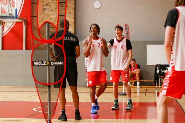 GER, Wuerzburg, Trainingszentrum Zellerau, 20 08 2021, emspor, emonline, despor, deonline, media training of s Oliver Wuerzburg picture f l Co coach Steven Key s Oliver Wuerzburg , Desi Rodriguez s Oliver Wuerzburg and Julius Boehmer s Oliver Wuerzburg have fun during training Copyright: HMBxMedia JulienxBecker