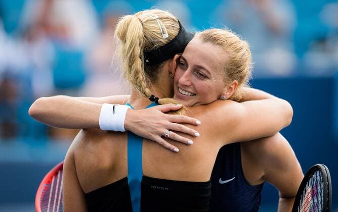 Mandatory Credit: Photo by Rob Prange Shutterstock (12324311ax) Petra Kvitova of the Czech Republic & Angelique Kerber of Germany hug after Kvitova is forced to retire from the quarter-final at the 2021 Western & Southern Open WTA, Tennis Damen 1000 tennis tournament Western & Southern Open Day Seven, Tennis, Cincinnati, USA, 20 Aug 2021 Western & Southern Open Day Seven, Tennis, Cincinnati, USA, 20 Aug 2021  Copyright: xRobxPrange Shutterstockx 12324311ax