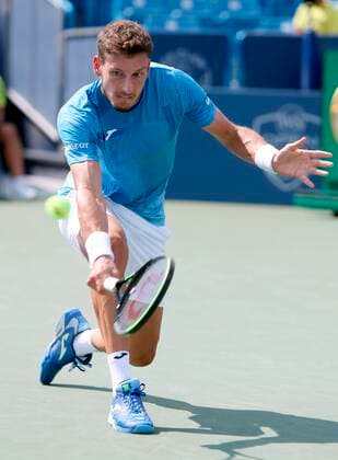Pablo Carreno Busta of Spain returns the ball against Daniil Medvedev of Russia in their quarter-finals match of the Cincinnati Open Tennis Tournament at the Linder Tennis Center in Mason, Ohio, USA, 20 August 2021. Cincinnati Tennis Tournament !ACHTUNG: NUR REDAKTIONELLE NUTZUNG!  Copyright: xMARKxLYONSx AME9924 20210820-2f0f400150fea2d1ad1c591e51484d13b0d6ba2a