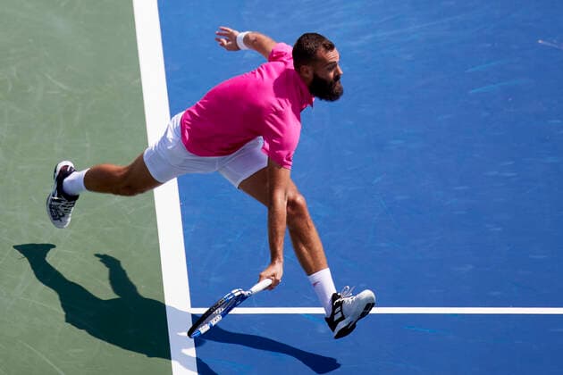 CINCINNATI, OH - AUGUST 20: Benoit Paire of France stretches to hit a forehand during the quarter final match on day 5 of the Western & Southern Open at the Lindner Family Tennis Center in Mason, Ohio on August 20, 2021. (Photo by Shelley Lipton Icon Sportswire) TENNIS: AUG 20 Western & Southern Open Icon21082090