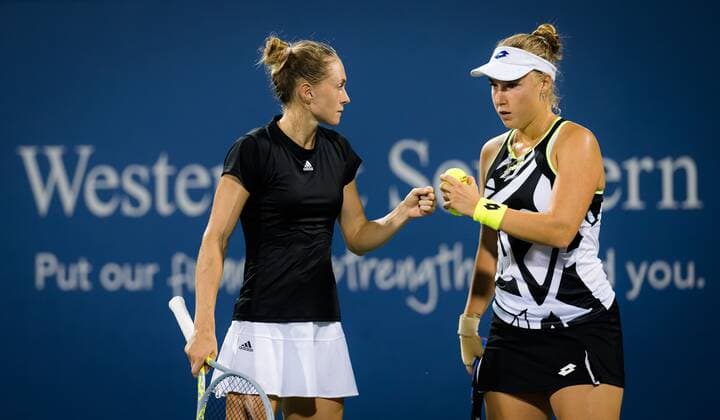 Mandatory Credit: Photo by Rob Prange Shutterstock (12324311cn) Aliaksandra Sasnovich of Belarus & Anna Blinkova of Russia in action during the doubles semi-final at the 2021 Western & Southern Open WTA, Tennis Damen 1000 tennis tournament Western & Southern Open Day Seven, Tennis, Cincinnati, USA, 20 Aug 2021 Western & Southern Open Day Seven, Tennis, Cincinnati, USA, 20 Aug 2021  Copyright: xRobxPrange Shutterstockx 12324311cn