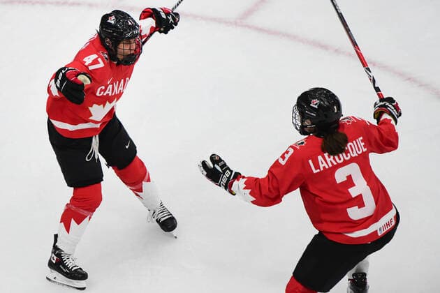 August 20, 2021, Calgary, AB, Canada: Canada s JOCELYNE LAROCQUE (right) and Canada s JAMIE RATTRAY (left) celebrate a goal during the Finland vs Canada preliminary round game at the 2021 IIHF Women s World Championship, WM, Weltmeisterschaft in Calgary, AB, Canada on Aug 20, 2021. Canada defeated Finland 5-3. The 12-day tournament returns after more than two year due to the COVID-19 pandemic. Calgary Canada - ZUMAj113 20210820_zip_j113_016 Copyright: xGavinxJohnx