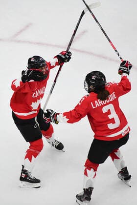 August 20, 2021, Calgary, AB, Canada: Canada s JAMIE RATTRAY (left) and Canada s JOCELYNE LAROCQUE (right) celebrate a goal during the Finland vs Canada preliminary round game at the 2021 IIHF Women s World Championship, WM, Weltmeisterschaft in Calgary, AB, Canada on Aug 20, 2021. Canada defeated Finland 5-3. The 12-day tournament returns after more than two year due to the COVID-19 pandemic. Calgary Canada - ZUMAj113 20210820_zip_j113_017 Copyright: xGavinxJohnx