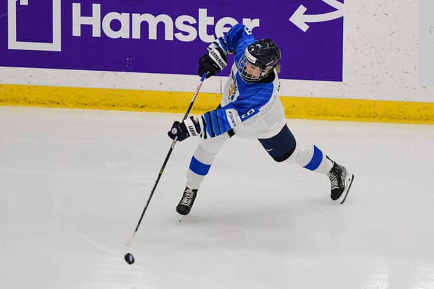 August 20, 2021, Calgary, AB, Canada: Finland s NELLI LAITINEN takes a shot during the Finland vs Canada preliminary round game at the 2021 IIHF Women s World Championship, WM, Weltmeisterschaft in Calgary, AB, Canada on Aug 20, 2021. Canada defeated Finland 5-3. The 12-day tournament returns after more than two year due to the COVID-19 pandemic. Calgary Canada - ZUMAj113 20210820_zip_j113_037 Copyright: xGavinxJohnx