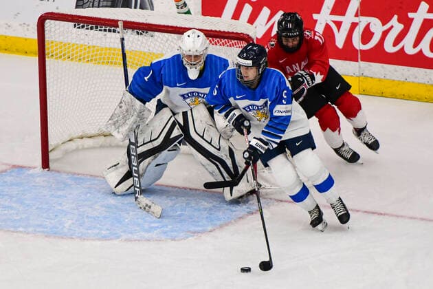 August 20, 2021, Calgary, AB, Canada: Canada s JILL SAULNIER (right) chases Finland s TIINA RANNE (centre) during the Finland vs Canada preliminary round game at the 2021 IIHF Women s World Championship, WM, Weltmeisterschaft in Calgary, AB, Canada on Aug 20, 2021. Canada defeated Finland 5-3. The 12-day tournament returns after more than two year due to the COVID-19 pandemic. Calgary Canada - ZUMAj113 20210820_zip_j113_040 Copyright: xGavinxJohnx