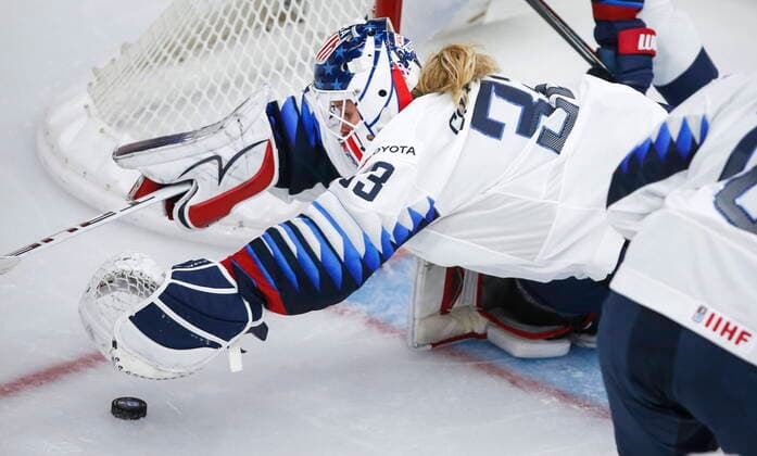 August 20, 2021, Calgary, ab, Canada: Goalie Alex Cavallini, of the United States, dives for the puck during second period IIHF Women s World Championship, WM, Weltmeisterschaft hockey action against Switzerland in Calgary, Friday, Aug. 20, 2021. Alex Cavallini, - ZUMAc35_ 20210820_zaf_c35_076 Copyright: xJeffxMcintoshx