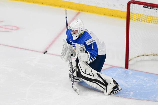 August 20, 2021, Calgary, AB, Canada: Finland s ANNI KEISALA makes a save during the Finland vs Canada preliminary round game at the 2021 IIHF Women s World Championship, WM, Weltmeisterschaft in Calgary, AB, Canada on Aug 20, 2021. Canada defeated Finland 5-3. The 12-day tournament returns after more than two year due to the COVID-19 pandemic. Calgary Canada - ZUMAj113 20210820_zip_j113_065 Copyright: xGavinxJohnx