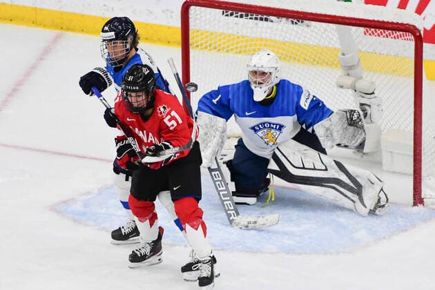 August 20, 2021, Calgary, AB, Canada: Finland s ANNI KEISALA (right) prepares to make a save as Canada s VICTORIA BACH (centre) tries to screen her during the Finland vs Canada preliminary round game at the 2021 IIHF Women s World Championship, WM, Weltmeisterschaft in Calgary, AB, Canada on Aug 20, 2021. Canada defeated Finland 5-3. The 12-day tournament returns after more than two year due to the COVID-19 pandemic. Calgary Canada - ZUMAj113 20210820_zip_j113_092 Copyright: xGavinxJohnx