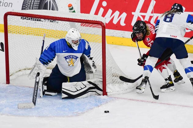 August 20, 2021, Calgary, AB, Canada: Canada s EMMA MALTAIS (centre) tries to make it towards the Finnish net during the Finland vs Canada preliminary round game at the 2021 IIHF Women s World Championship, WM, Weltmeisterschaft in Calgary, AB, Canada on Aug 20, 2021. Canada defeated Finland 5-3. The 12-day tournament returns after more than two year due to the COVID-19 pandemic. Calgary Canada - ZUMAj113 20210820_zip_j113_093 Copyright: xGavinxJohnx