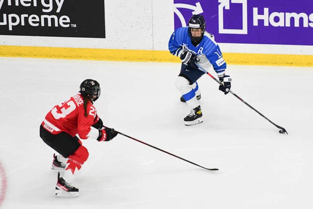 August 20, 2021, Calgary, AB, Canada: Canada s ERIN AMBROSE (left) battles Finland s PETRA NIEMINEN (right) for the puck during the Finland vs Canada preliminary round game at the 2021 IIHF Women s World Championship, WM, Weltmeisterschaft in Calgary, AB, Canada on Aug 20, 2021. Canada defeated Finland 5-3. The 12-day tournament returns after more than two year due to the COVID-19 pandemic. Calgary Canada - ZUMAj113 20210820_zip_j113_096 Copyright: xGavinxJohnx