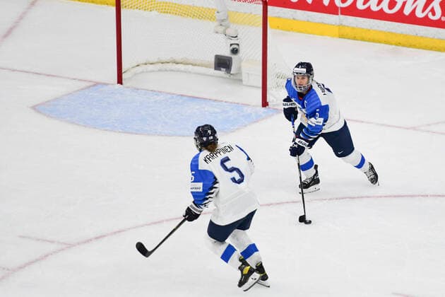 August 20, 2021, Calgary, AB, Canada: Finland s JENNI HIIRIKOSKI skates with the puck during the Finland vs Canada preliminary round game at the 2021 IIHF Women s World Championship, WM, Weltmeisterschaft in Calgary, AB, Canada on Aug 20, 2021. Canada defeated Finland 5-3. The 12-day tournament returns after more than two year due to the COVID-19 pandemic. Calgary Canada - ZUMAj113 20210820_zip_j113_104 Copyright: xGavinxJohnx