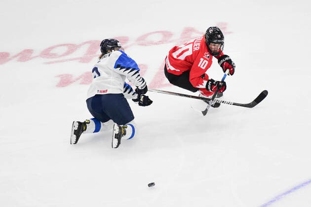 August 20, 2021, Calgary, AB, Canada: Finland s AINO KARPPINEN (left) and Canada s SARAH FILLIER (right) battle for the puck during the Finland vs Canada preliminary round game at the 2021 IIHF Women s World Championship, WM, Weltmeisterschaft in Calgary, AB, Canada on Aug 20, 2021. Canada defeated Finland 5-3. The 12-day tournament returns after more than two year due to the COVID-19 pandemic. Calgary Canada - ZUMAj113 20210820_zip_j113_107 Copyright: xGavinxJohnx