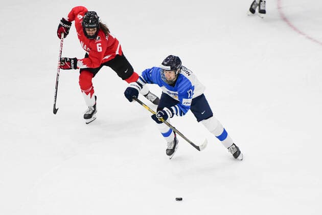 August 20, 2021, Calgary, AB, Canada: Finland s TANJA NISKANEN (right) skates with the puck as Canada s REBECCA JOHNSTON (left) pursues during the Finland vs Canada preliminary round game at the 2021 IIHF Women s World Championship, WM, Weltmeisterschaft in Calgary, AB, Canada on Aug 20, 2021. Canada defeated Finland 5-3. The 12-day tournament returns after more than two year due to the COVID-19 pandemic. Calgary Canada - ZUMAj113 20210820_zip_j113_111 Copyright: xGavinxJohnx