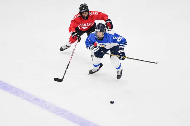 August 20, 2021, Calgary, AB, Canada: Finland s TANJA NISKANEN (right) skates with the puck as Canada s REBECCA JOHNSTON (left) pursues during the Finland vs Canada preliminary round game at the 2021 IIHF Women s World Championship, WM, Weltmeisterschaft in Calgary, AB, Canada on Aug 20, 2021. Canada defeated Finland 5-3. The 12-day tournament returns after more than two year due to the COVID-19 pandemic. Calgary Canada - ZUMAj113 20210820_zip_j113_112 Copyright: xGavinxJohnx