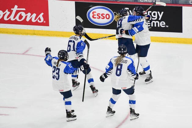 August 20, 2021, Calgary, AB, Canada: Team Finland celebrates Finland s ELISA HOLOPAINEN goal during the Finland vs Canada preliminary round game at the 2021 IIHF Women s World Championship, WM, Weltmeisterschaft in Calgary, AB, Canada on Aug 20, 2021. Canada defeated Finland 5-3. The 12-day tournament returns after more than two year due to the COVID-19 pandemic. Calgary Canada - ZUMAj113 20210820_zip_j113_119 Copyright: xGavinxJohnx
