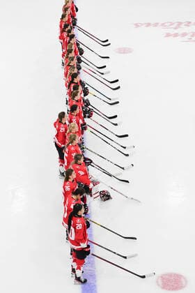 August 20, 2021, Calgary, AB, Canada: Team Canada lines up at the end of the Finland vs Canada preliminary round game at the 2021 IIHF Women s World Championship, WM, Weltmeisterschaft in Calgary, AB, Canada on Aug 20, 2021. Canada defeated Finland 5-3. The 12-day tournament returns after more than two year due to the COVID-19 pandemic. Calgary Canada - ZUMAj113 20210820_zip_j113_121 Copyright: xGavinxJohnx
