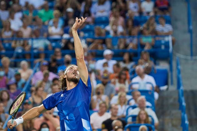 CINCINNATI, OH - AUGUST 20: Stefanos Tsitsipas of Greece watches his ball toss before hitting a serve during the quarter final match on day 5 of the Western & Southern Open at the Lindner Family Tennis Center in Mason, Ohio on August 20, 2021. (Photo by Shelley Lipton Icon Sportswire) TENNIS: AUG 20 Western & Southern Open Icon210820863