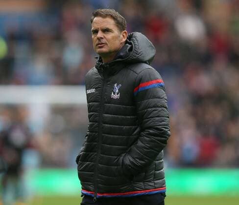 Fußball, Trainerhistorie Crystal Palace von 1905 bis heute Mandatory Credit: Photo by Paul Currie BPI Shutterstock (9049176ch) Crystal Palace manager Frank de Boer walks back to the changing rooms after he game Burnley v Crystal Palace, Premier League, Turf Moor, Lancashire, UK, 10 September 2017 EDITORIAL USE ONLY No use with unauthorised audio, video, data, fixture lists, club league logos or live services. Online in-match use limited to 75 images, no video emulation. No use in betting, games or single club league player publications. Burnley v Crystal Palace, Premier League, Turf Moor, Lancashire, UK, 10 September 2017 EDITORIAL USE ONLY No use with unauthorised audio, video, data, fixture lists, club league logos or live services. Online in-match use limited to 75 images, no video emulation. No use in betting, games or single club league player publications.  Copyright: xPaulxCurrie BPI Shutterstockx 9049176ch