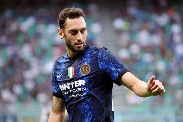 FC Internazionale v Genoa CFC - Serie A Hakan Calhanoglu of FC Internazionale gestures during the Serie A match between FC Internazionale v Genoa CFC at Stadio Giuseppe Meazza on August 21, 2021 in Milan, Italy. Milan Milan Italy cottini-fcintern210821_npnNP  Copyright: xGiuseppexCottinix