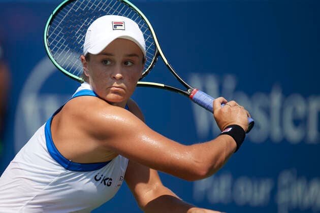 CINCINNATI, OH - AUGUST 21: Ashleigh Barty of Australia lines up a backhand slice during the semifinal match on day 7 of the Western & Southern Open at the Lindner Family Tennis Center in Mason, Ohio on August 21, 2021. (Photo by Shelley Lipton Icon Sportswire) TENNIS: AUG 21 Western & Southern Open Icon210821216