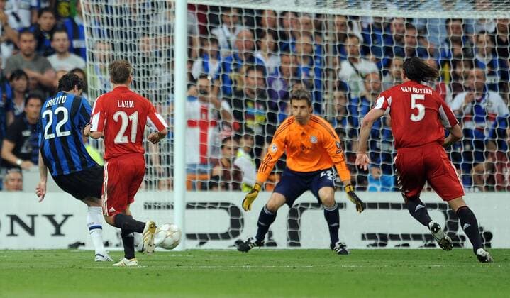Mandatory Credit: Photo by Back Page Images Shutterstock (1185475o) Diego Milito of Internazionale scores his second goal of the game Inter Milan v Bayern Munich, UEFA Champions League final football match, Santiago Bernabeu Stadium, Madrid, Spain - 22 May 2010 EDITORIAL USE ONLY Inter Milan v Bayern Munich, UEFA Champions League final football match, Santiago Bernabeu Stadium, Madrid, Spain - 22 May 2010 EDITORIAL USE ONLY  Copyright: xBackxPagexImages Shutterstockx 1185475o
