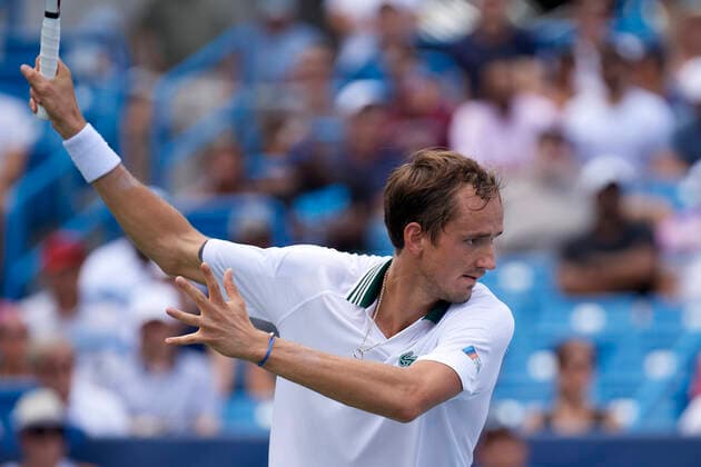 CINCINNATI, OH - AUGUST 21: Daniil Medvedev of Russia lines up his forehand during the semifinal match on day 7 of the Western & Southern Open at the Lindner Family Tennis Center in Mason, Ohio on August 21, 2021. (Photo by Shelley Lipton Icon Sportswire) TENNIS: AUG 21 Western & Southern Open Icon210821641