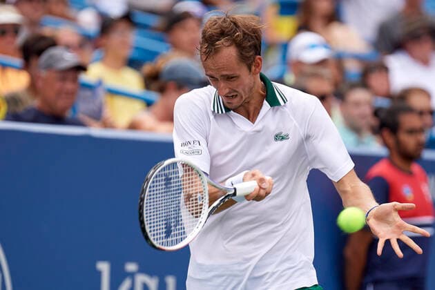CINCINNATI, OH - AUGUST 21: Daniil Medvedev of Russia hit his forehand during the semifinal match on day 7 of the Western & Southern Open at the Lindner Family Tennis Center in Mason, Ohio on August 21, 2021. (Photo by Shelley Lipton Icon Sportswire) TENNIS: AUG 21 Western & Southern Open Icon210821643