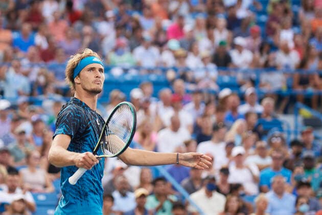 Sport Bilder des Tages CINCINNATI, OH - AUGUST 21: Alexander Zverev of Germany looks to the crowd to celebrate winning a game during the semifinal match on day 7 of the Western & Southern Open at the Lindner Family Tennis Center in Mason, Ohio on August 21, 2021. (Photo by Shelley Lipton Icon Sportswire) TENNIS: AUG 21 Western & Southern Open Icon2108211565