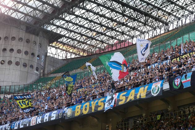 Fußball, Inter Mailand - FC Genua Italy: FC Inter vs Genoa Serie A at San Siro stadium Italy, Milan, aug 21 2021: fc Inter supporters in the stands during football match FC INTER vs GENOA, Serie A 2021-2022 day1, San Siro stadium Milan Italy Copyright: FabrizioxAndreaxBertani