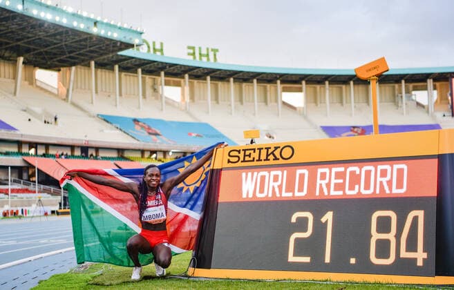 Bilder des Jahres 2021, Sport 08. August Sport Themen der Woche KW33 Sport Bilder des Tages (210822) -- NAIROBI, Aug. 22, 2021 -- Christine Mboma of Namibia poses for picture after the women s 200m final at the 2021 World Athletics U20 Championships in Nairobi, Kenya, Aug. 21, 2021. ) (SP)KENYA-NAIROBI-WORLD ATHLETICS U20 CHAMPIONSHIPS-WOMEN S 200M FINAL LixYan 