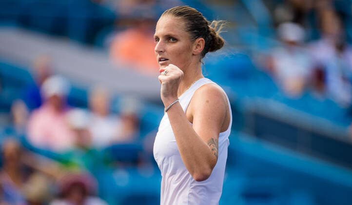 August 21, 2021, CINCINNATI, UNITED STATES: Karolina Pliskova of the Czech Republic in action during the semi-final at the 2021 Western & Southern Open WTA, Tennis Damen 1000 tennis tournament against Jil Teichmann of Switzerland CINCINNATI UNITED STATES - ZUMAa181 20210821_zaa_a181_200 Copyright: xRobxPrangex