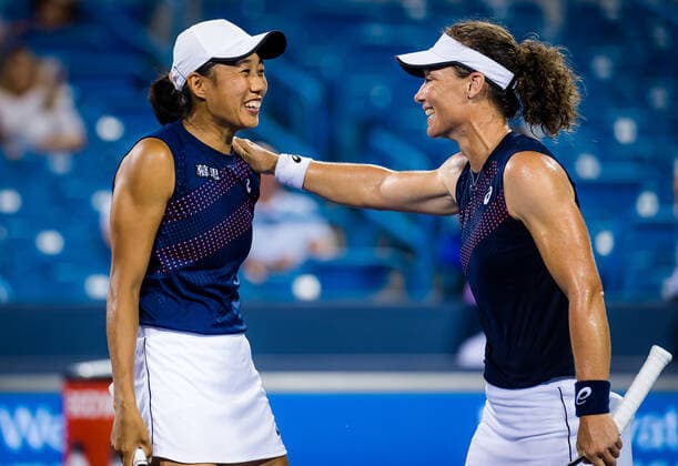 August 21, 2021, CINCINNATI, UNITED STATES: Sam Stosur of Australia & Shuai Zhang of China celebrate winning the doubles final at the 2021 Western & Southern Open WTA, Tennis Damen 1000 tennis tournament CINCINNATI UNITED STATES - ZUMAa181 20210821_zaa_a181_224 Copyright: xRobxPrangex