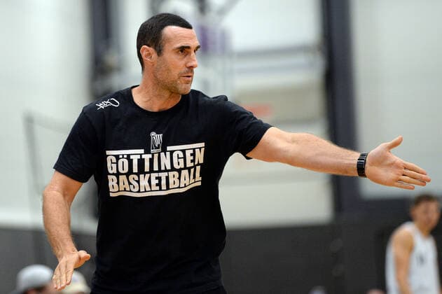 BG Göttingen Medipolis SC Jena 23 08 2021, Basketball Bundesliga, 2021 2022 season, preparation, BG Göttingen Medipolis SC Jena Göttingen coach Roel Moors in action Göttingen Lower Saxony Germany.