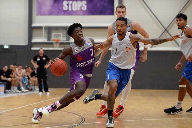 BG Göttingen Medipolis SC Jena 23 08 2021, Basketball Bundesliga, 2021 2022 season, preparation, BG Göttingen Medipolis SC Jena Göttingens Zack Bryant l plays against Jenas Rayshawn Simmons Göttingen Lower Saxony Germany.