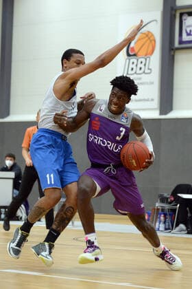 BG Göttingen Medipolis SC Jena 23 08 2021, Basketball Bundesliga, 2021 2022 season, preparation, BG Göttingen Medipolis SC Jena Göttingens Zack Bryant r plays Jenas Rayshawn Simmons Göttingen Lower Saxony Germany.