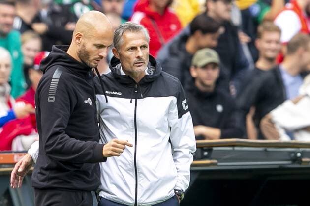 ROTTERDAM, Stadium De Kuip, 22-08-2021 , season 2021 2022 , Dutch Eredivisie. Final result 2-0, GA Eagles assistent coach Paul Simonis GA Eagles coach Kees van Wonderen during the match Feyenoord - Go Ahead Eagles Feyenoord - Go Ahead Eagles  x13113163x Copyright:
