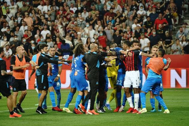 Bagarre generale - Jean Clair Todibo (OGC Nice) - Matteo Guendouzi (Olympique de Marseille) - Steve Mandanda (Olympique de Marseille) FOOTBALL : OGC Nice vs Olympique de Marseille - Ligue 1 Uber Eats - Nice - 22 08 2021 NorbertScanella PanoramiC 