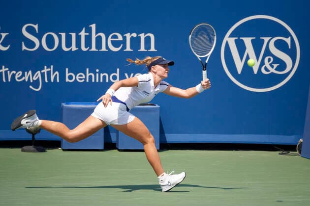 CINCINNATI, OH - AUGUST 22: Jil Teichmann of Switzerland stretches to hit a forehand during the womenÕs championship match of the Western & Southern Open at the Lindner Family Tennis Center in Mason, Ohio on August 22, 2021. (Photo by Shelley Lipton Icon Sportswire) TENNIS: AUG 22 Western & Southern Open Icon210822187