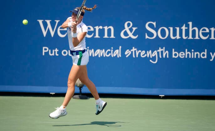 CINCINNATI, OH - AUGUST 22: Jil Teichmann of Switzerland hits a two-handed backhand shot during the womenÕs championship match of the Western & Southern Open at the Lindner Family Tennis Center in Mason, Ohio on August 22, 2021. (Photo by Shelley Lipton Icon Sportswire) TENNIS: AUG 22 Western & Southern Open Icon210822200