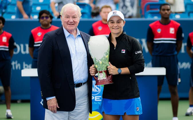 August 22, 2021, CINCINNATI, UNITED STATES: Ashleigh Barty of Australia with her champions trophy after the final of the 2021 Western & Southern Open WTA, Tennis Damen 1000 tennis tournament against Jil Teichmann of Switzerland CINCINNATI UNITED STATES - ZUMAa181 20210822_zaa_a181_083 Copyright: xRobxPrangex