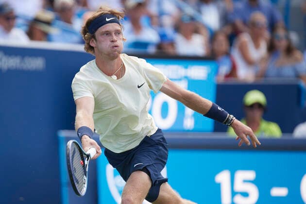 CINCINNATI, OH - AUGUST 22: Andrey Rublev of Russia stretches to hit a forehand during the menÕs championship match of the Western & Southern Open at the Lindner Family Tennis Center in Mason, Ohio on August 22, 2021. (Photo by Shelley Lipton Icon Sportswire) TENNIS: AUG 22 Western & Southern Open Icon210822564