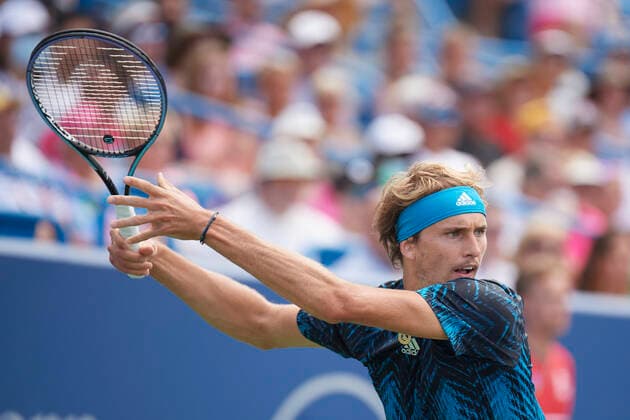 CINCINNATI, OH - AUGUST 22: Alexander Zverev of Germany lines the ball up to hit a forehand during the menÕs championship match of the Western & Southern Open at the Lindner Family Tennis Center in Mason, Ohio on August 22, 2021. (Photo by Shelley Lipton Icon Sportswire) TENNIS: AUG 22 Western & Southern Open Icon210822591