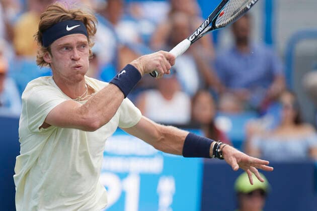 CINCINNATI, OH - AUGUST 22: Andrey Rublev of Russia hits a forehand shot during the menÕs championship match of the Western & Southern Open at the Lindner Family Tennis Center in Mason, Ohio on August 22, 2021. (Photo by Shelley Lipton Icon Sportswire) TENNIS: AUG 22 Western & Southern Open Icon210822644