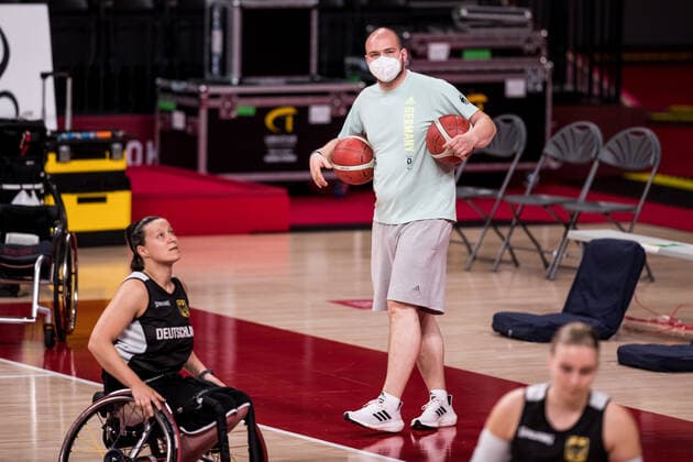 Tokyo 2020 Paralympic Games Wheelchair Basketball , Press Training Women Germany, 23 08 2021 TOKYO, JAPAN 23 August 2021 Wheelchair Basketball, Press Training of the German Women in the run-up to the Tokyo 2020 Paralympic Games on 26 08 2021 at the Ariake Arena in Tokyo Japan Dennis Nohl Head Coach Germany Copyright: xBEAUTIFULxSPORTS Wunderlx